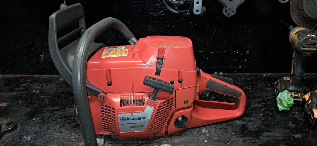 Husqvarna 390 XP chainsaw