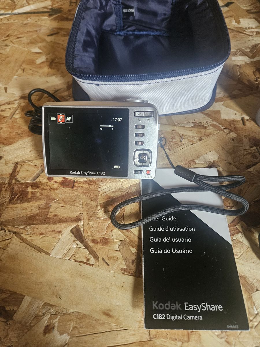 KODAK EASY SHARE C182 DIGITAL CAMERA & YASHICA MICROTEC ZOOM 90 35MM CAMERA