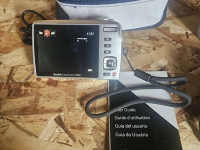 KODAK EASY SHARE C182 DIGITAL CAMERA & YASHICA MICROTEC ZOOM 90 35MM CAMERA