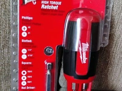 Milwaukee Ratcheting Multi-Bit Screwdriver Set (48-22-2322)