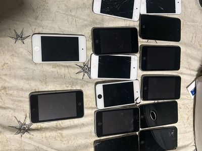 Lot of 14 Apple iPods $45 entire lot