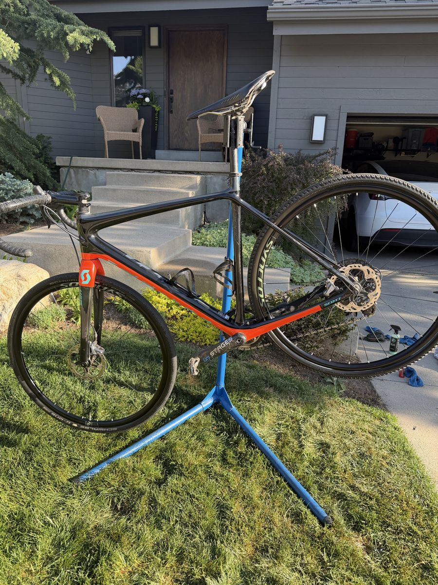 2018 Scott Addict Gravel 10 - Size 56 (large)