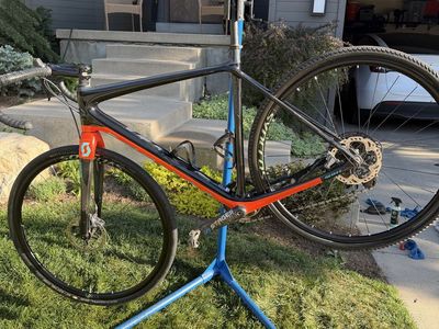 2018 Scott Addict Gravel 10 - Size 56 (large)