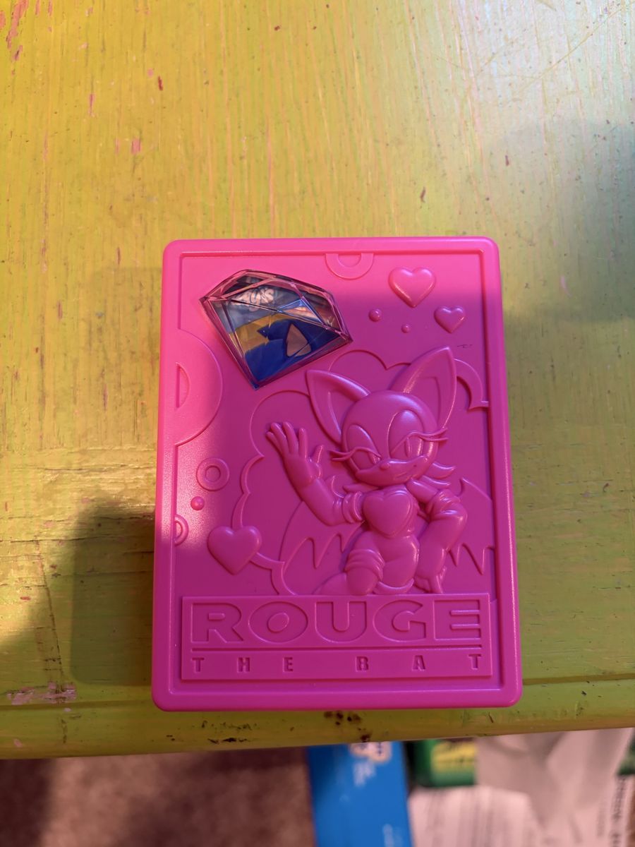 Sonic the Hedgehog Rouge the Bat Pink Plastic Collectible Toy Figure Case