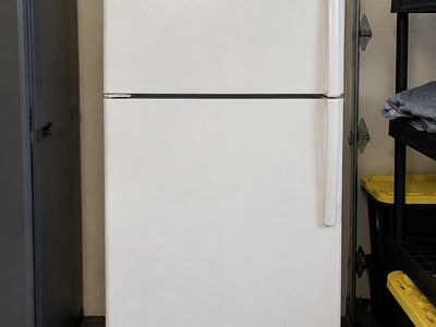 GE 14.6 Cu. Ft. Refrigerator