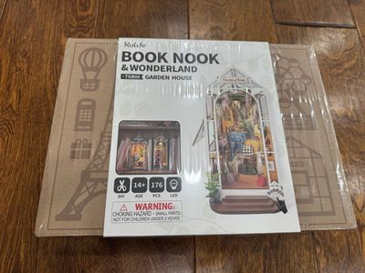 Rolife Garden House DIY Book Nook Kit