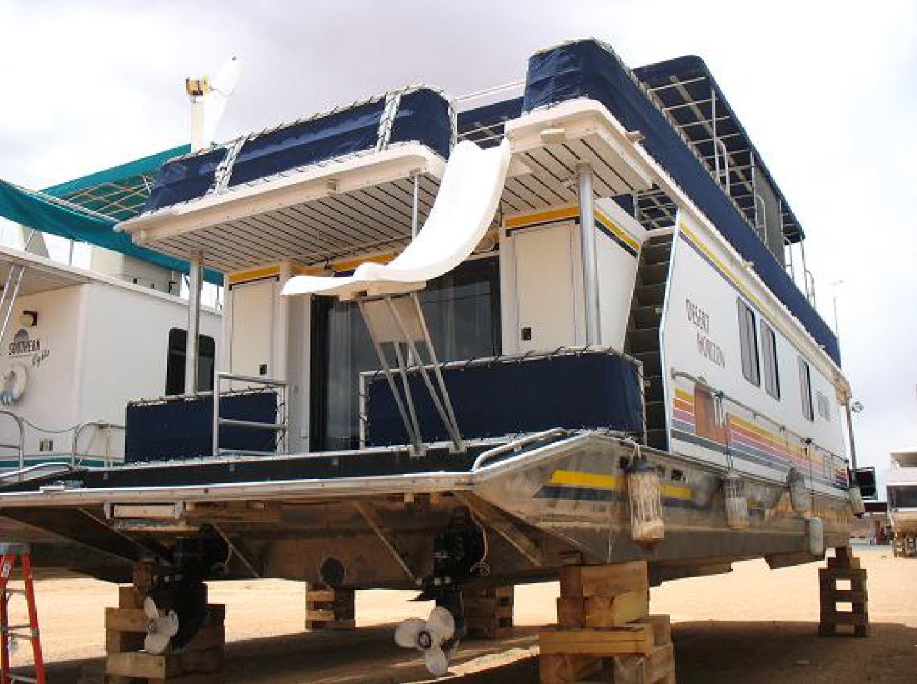 1998 Horizon Yachts 60’ x 16’ Houseboat – 1/5 Share