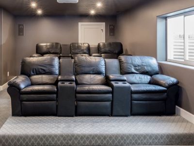 Leather recliner sofas