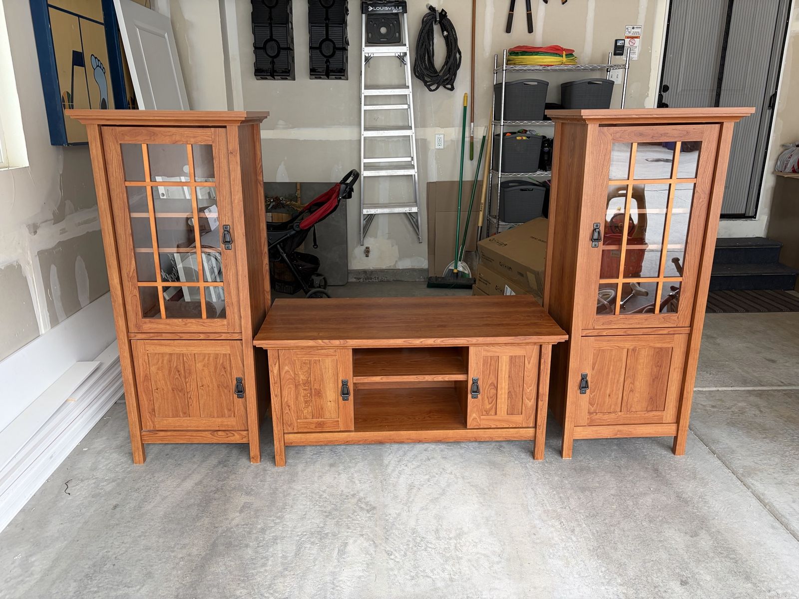 Entertainment center
