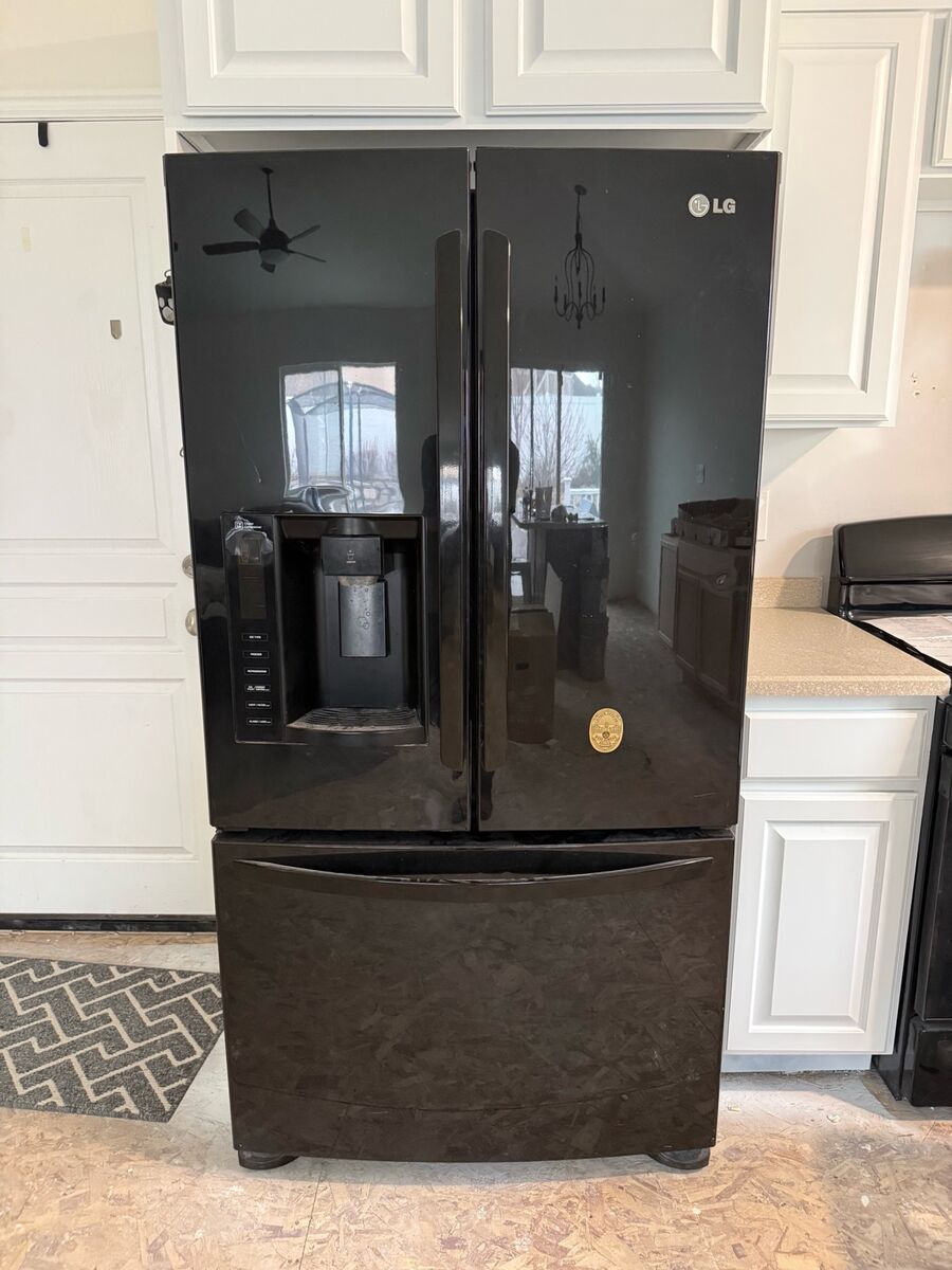 LG French Door Refrigerator w/ Ice & Water Dispenser (Model LFX25976SB)