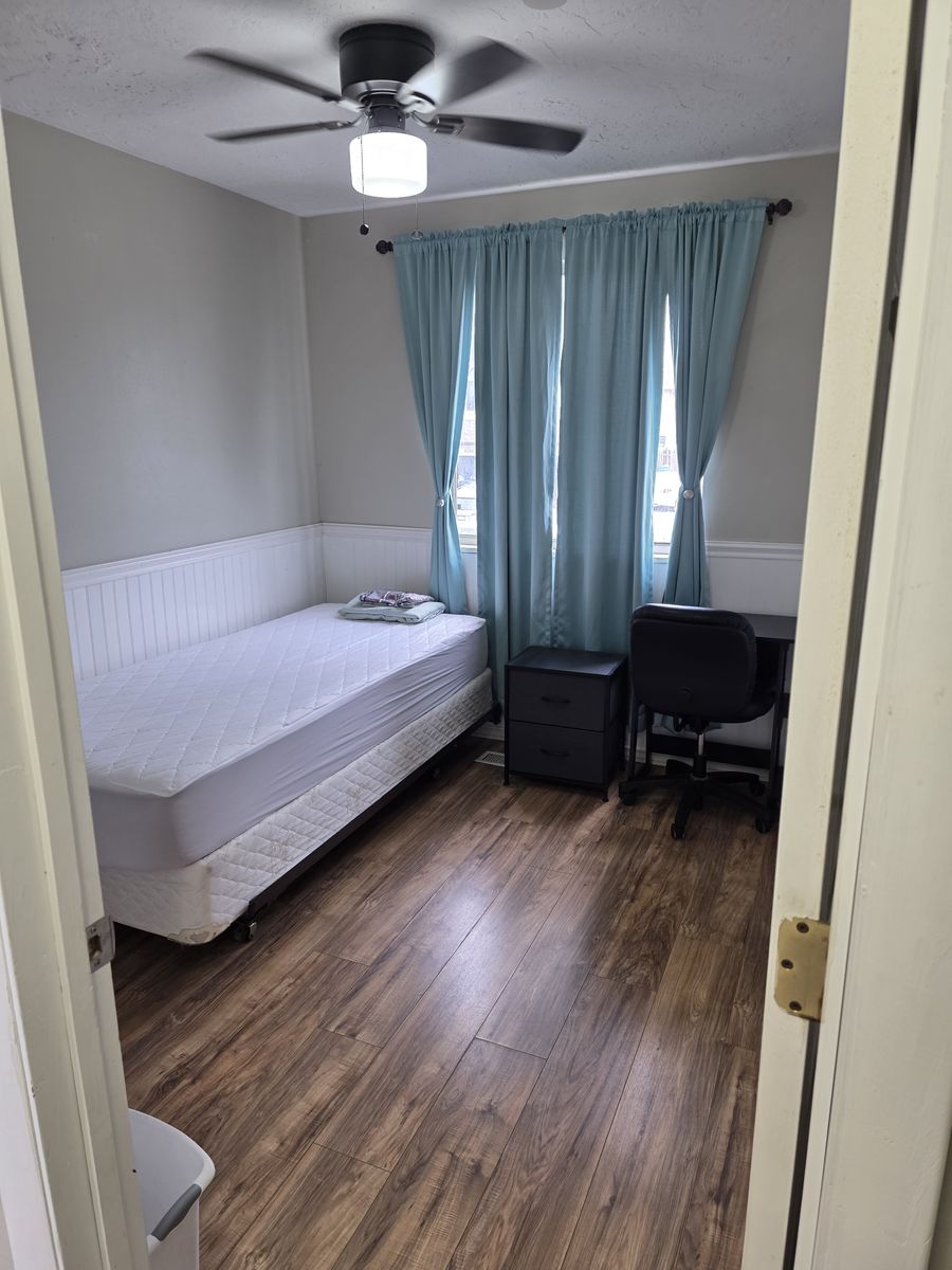 One Bedroom Available for One Male Roommate in Owner-Occupied Home (Kearns)