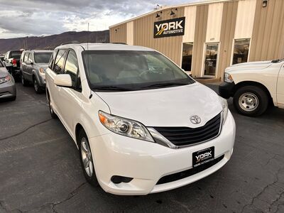2014 TOYOTA SIENNA LE 8-Passenger