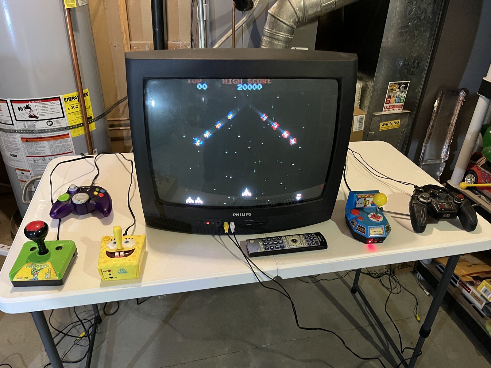 Retro Gaming System - 19" CRT TV and 5 Game Controllers; Frogger, Starwars, Others