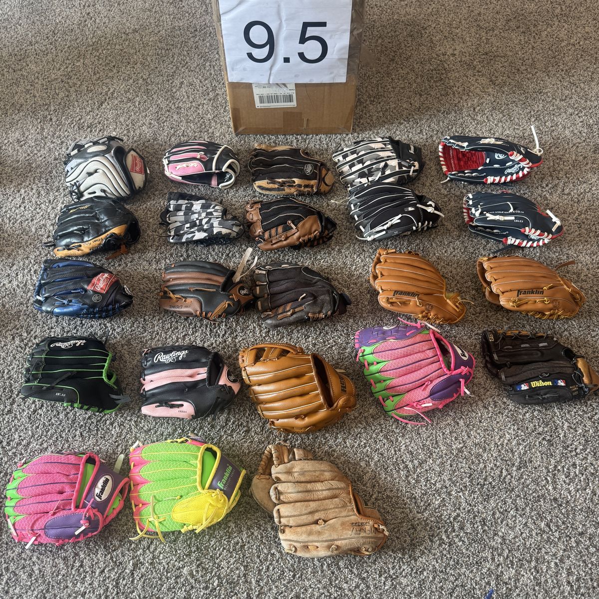 T-ball 9.5 Size Gloves Mitts Right Handed Baseball