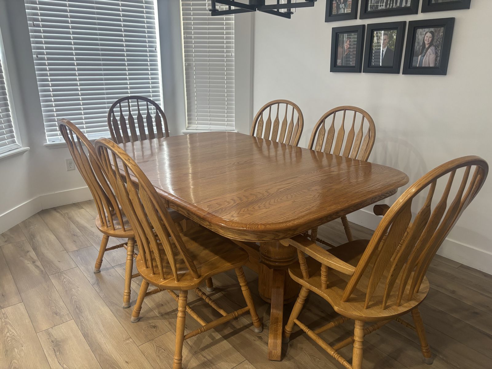 Solid Wood Dining Table Set with 8 Windsor-Style Chairs and Expandable Leaf