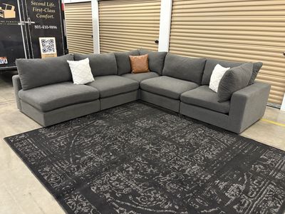 Cleaned 5-Piece Modular Sectional (Free Delivery)