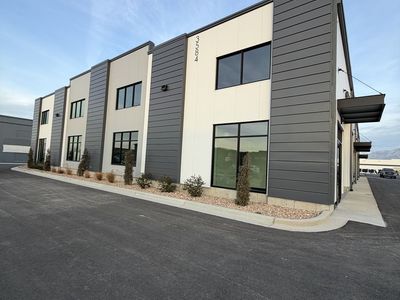BRAND NEW CLEAN WAREHOUSE, OFFICE, RESTROOM, SHOP SINK, SEALED FLOORS, 3-PHASE POWER, HIGH BAY DOOR & CEILINGS!
