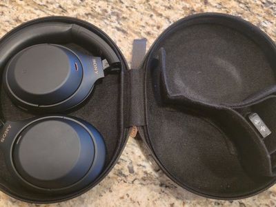 Sony WH-1000XM4 Noise Cancelling Headphones + Case