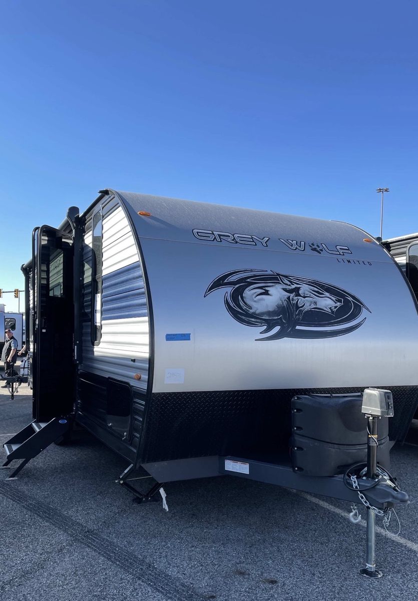 2022 Grey Wolf 25’ Bunkhouse