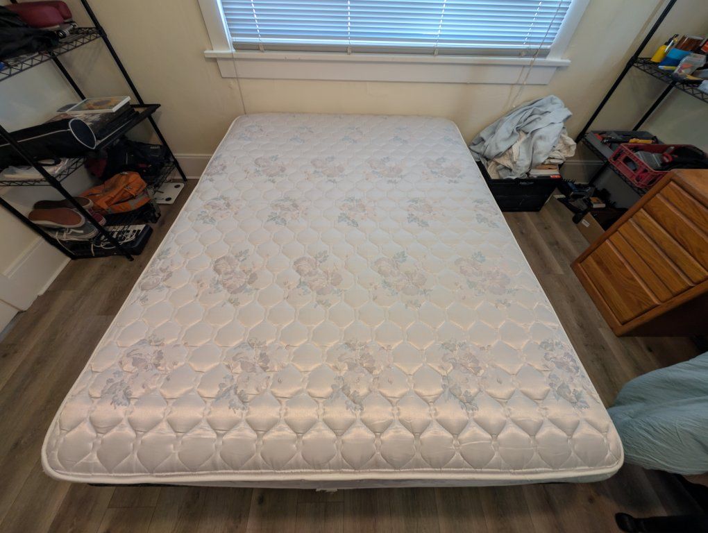 Firm Queen Mattress in Great Condition