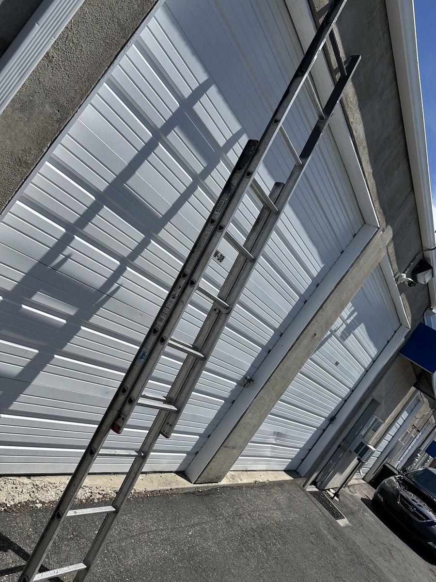 16 ft. Aluminum Extension Ladder with 300 lb. Load Capacity Type IA