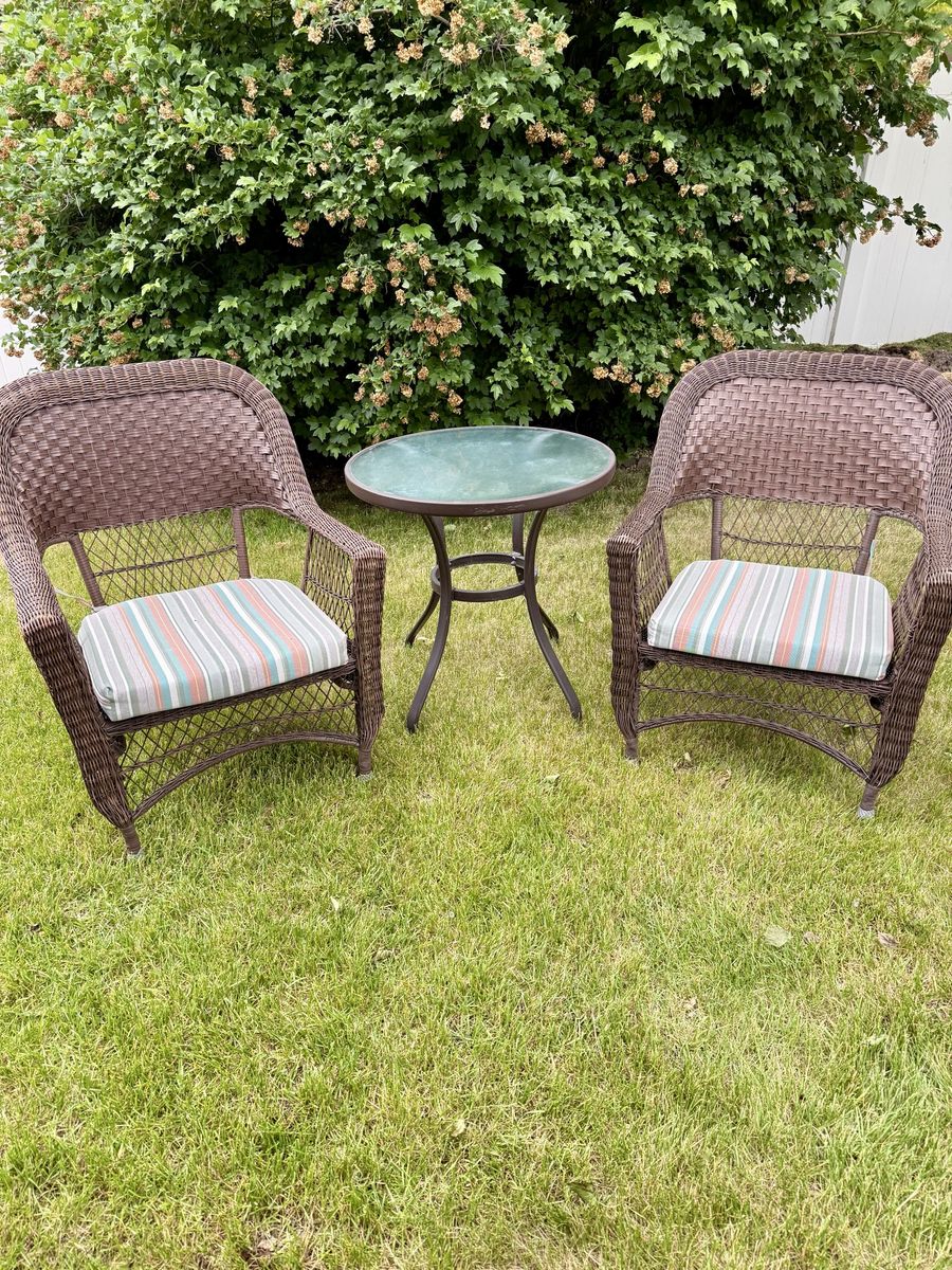 2 Patio Wicker Rattan Chairs & Side Table 