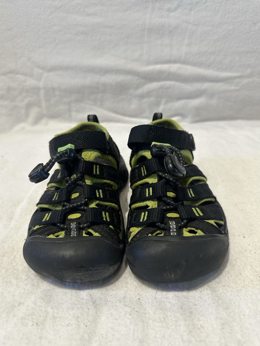 Keen toddler size 9 black/lime, hiking sandals