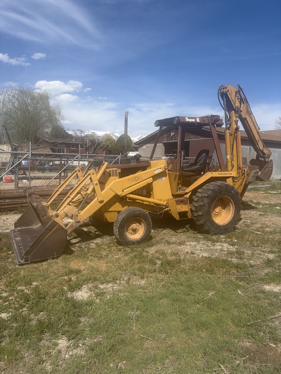 Case  580E.  Extendahoe.  Construction king backhoe