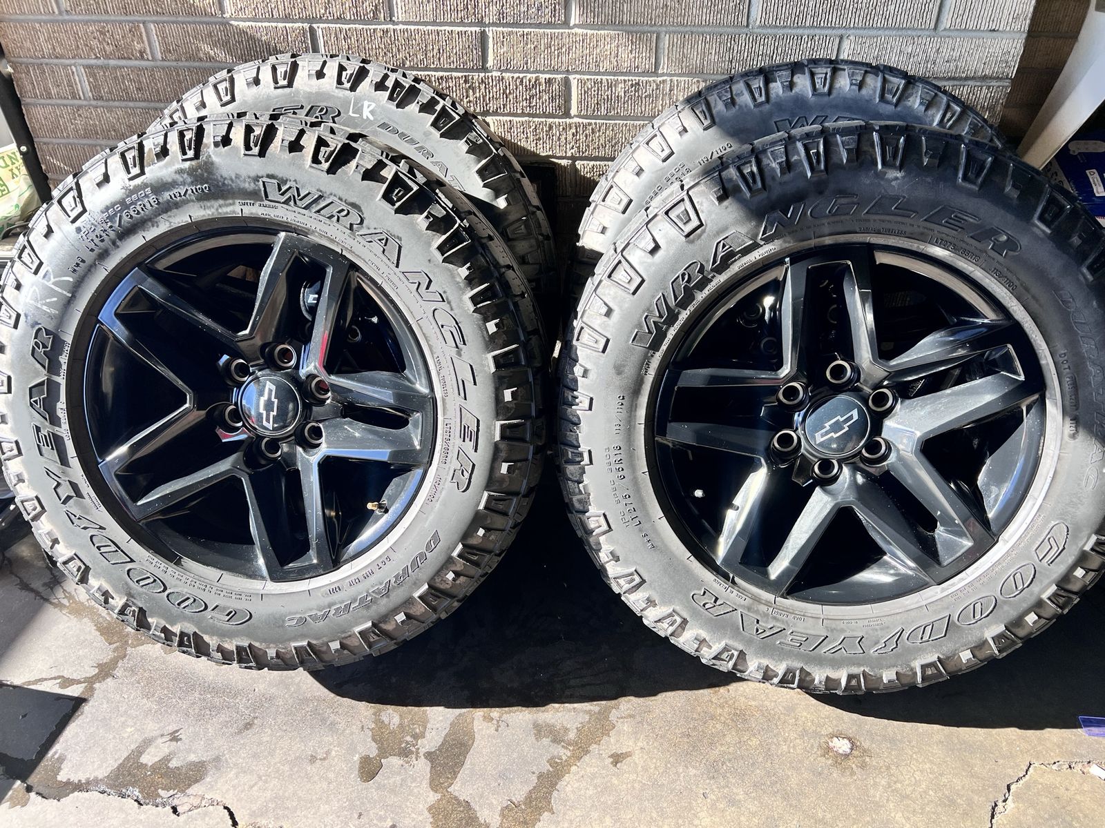 2022 Chevy Silverado Trailboss Wheels and Tires 6x5.5