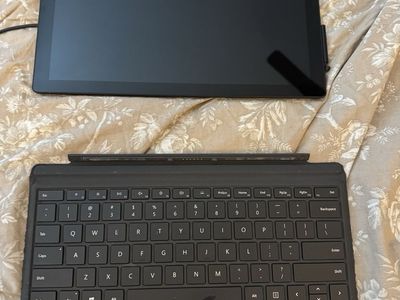 Microsoft Surface Pro 6 i5 8GB RAM 256GB SSD Windows 11 Tablet w/ Keyboard Black
