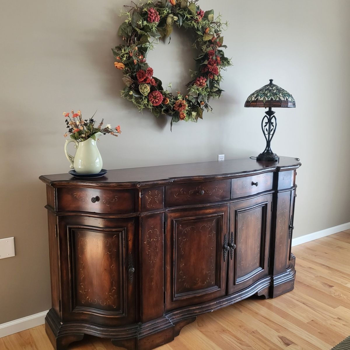 Traditional Dark Wood Credenza Buffets Sideboard with Inlay Detail