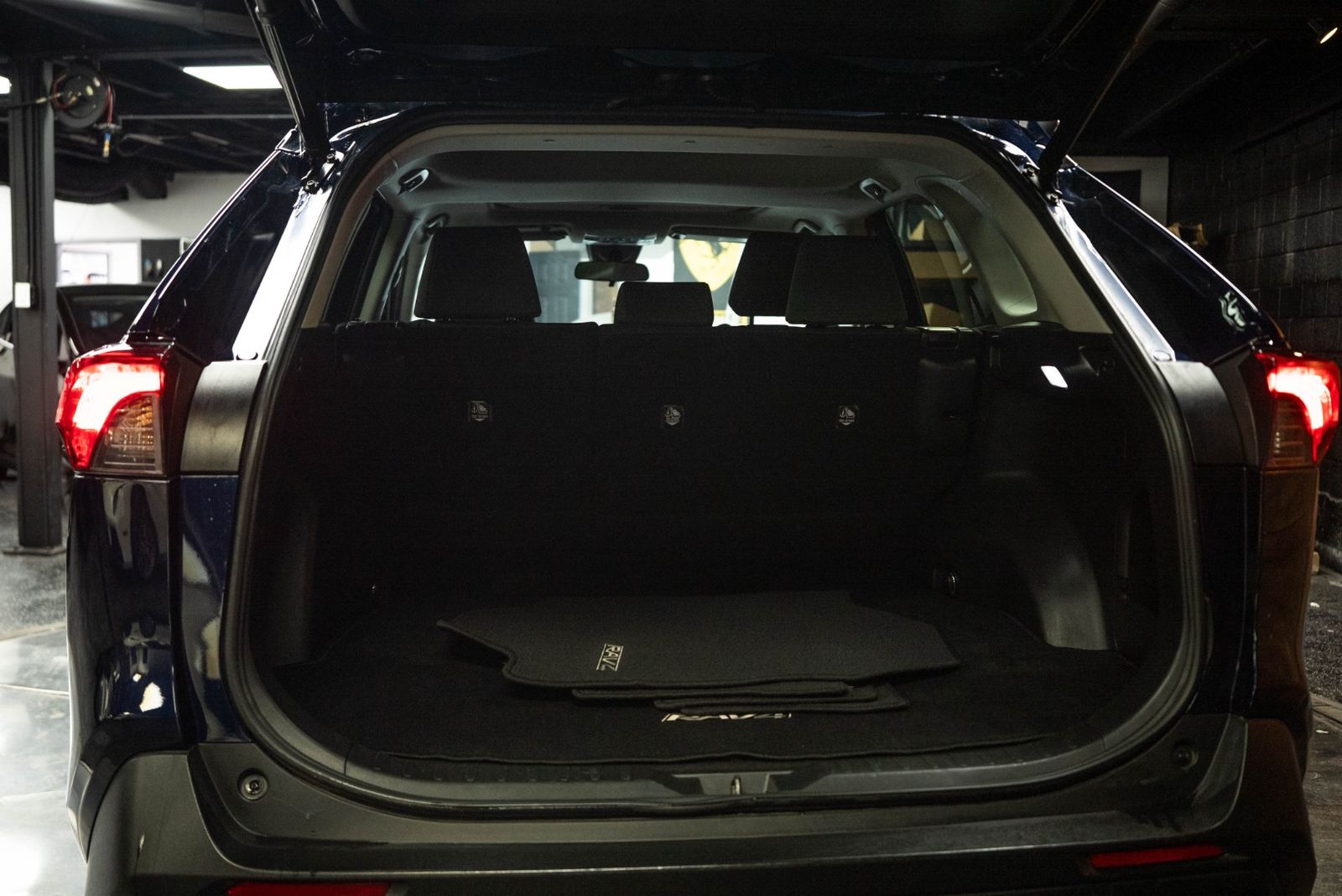 Main image 7