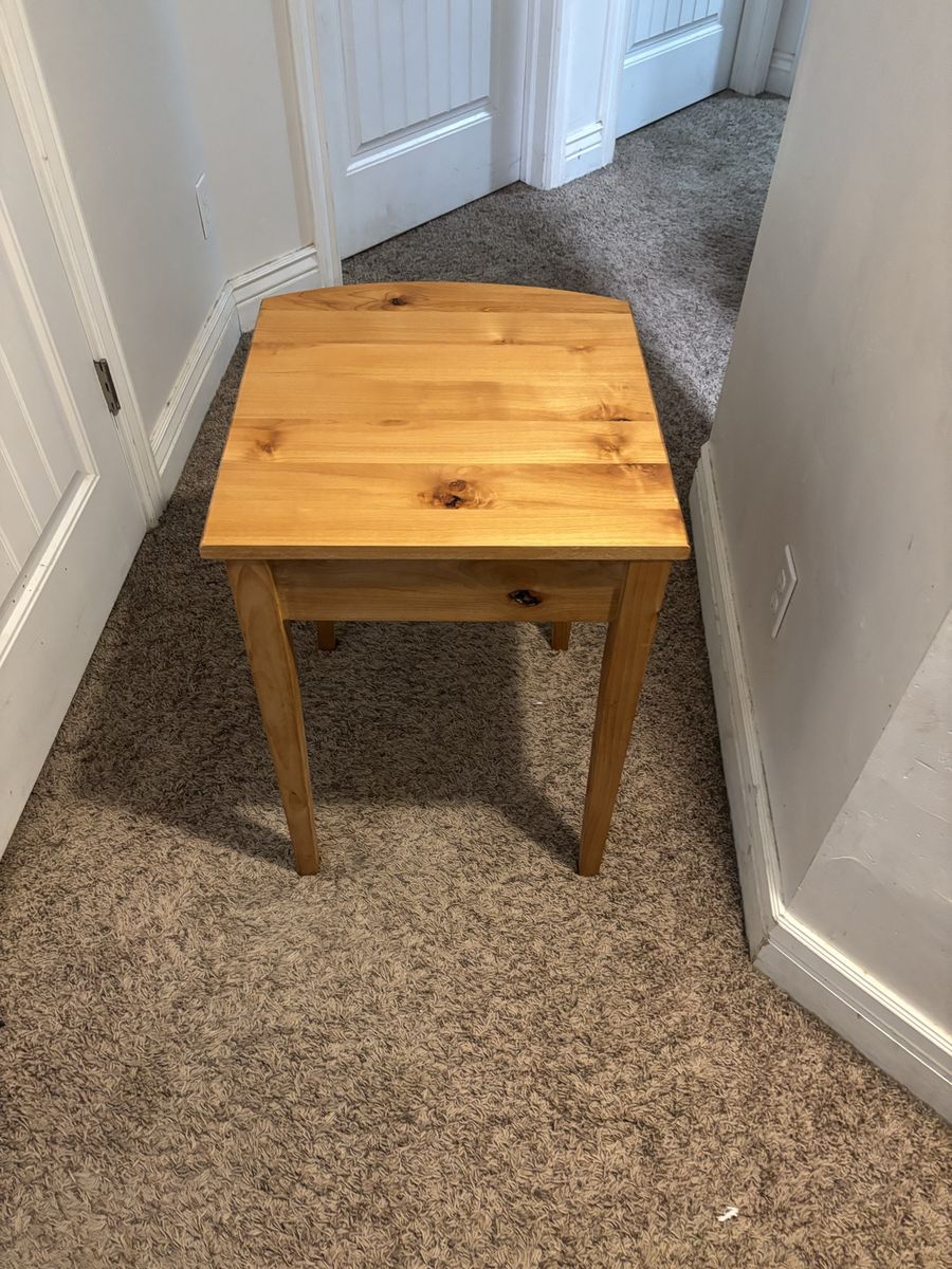 End table/ nightstand