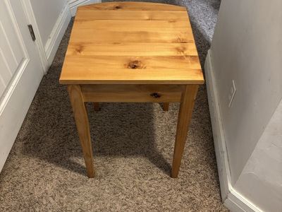 End table/ nightstand