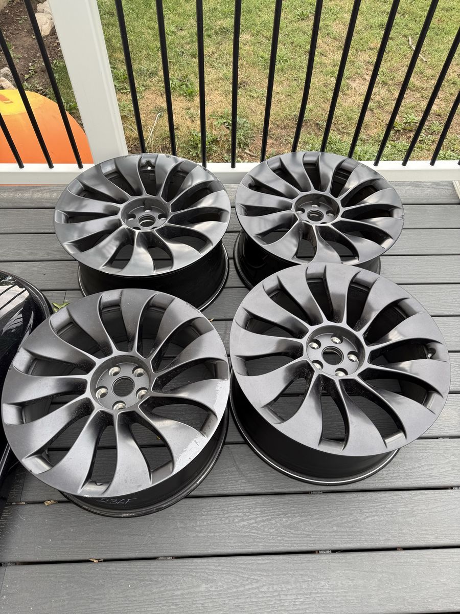 Tesla Model Y 21" Uberturbine Wheels