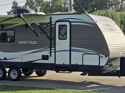 2018 Keystone Aspen Trail 27' Travel Trailer – Rear Kitchen – Slide Out - Queen Master bed Sleeps 6