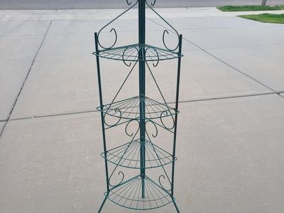 Cuest Vintage Metal Corner Plant Shelf