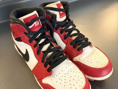 Nike Air Jordan 1’s Mid Baseball Cleats! Size 8.