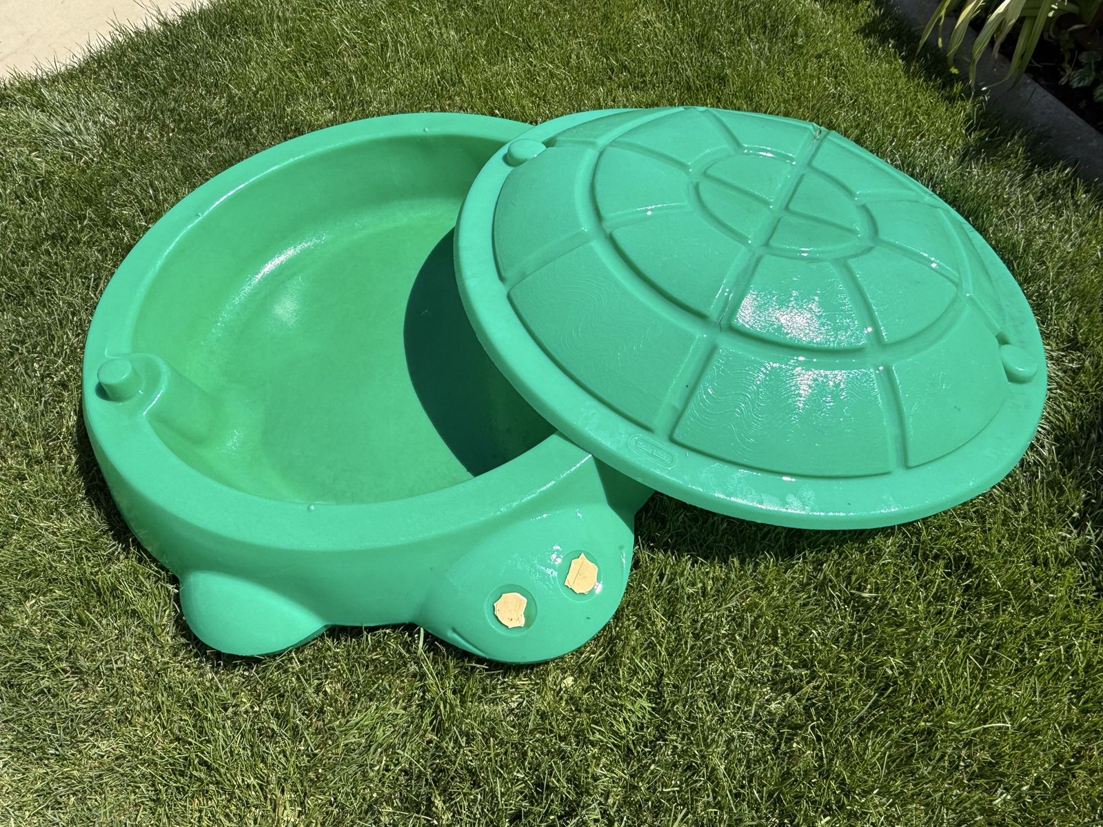 Vintage large turtle sandbox about 4’ W crack in l