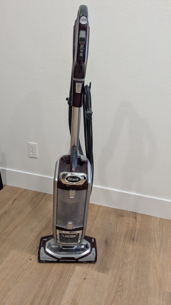 Shark Navigator Lift-Away Professional Upright Vacuum NV650 - Burgundy/Silver