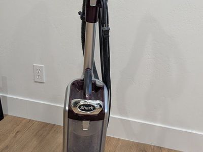 Shark Navigator Lift-Away Professional Upright Vacuum NV650 - Burgundy/Silver