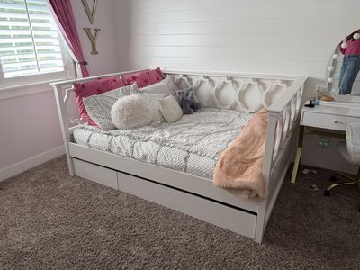 White Daybed with Storage Drawers - full Size with Ornate Side Rails