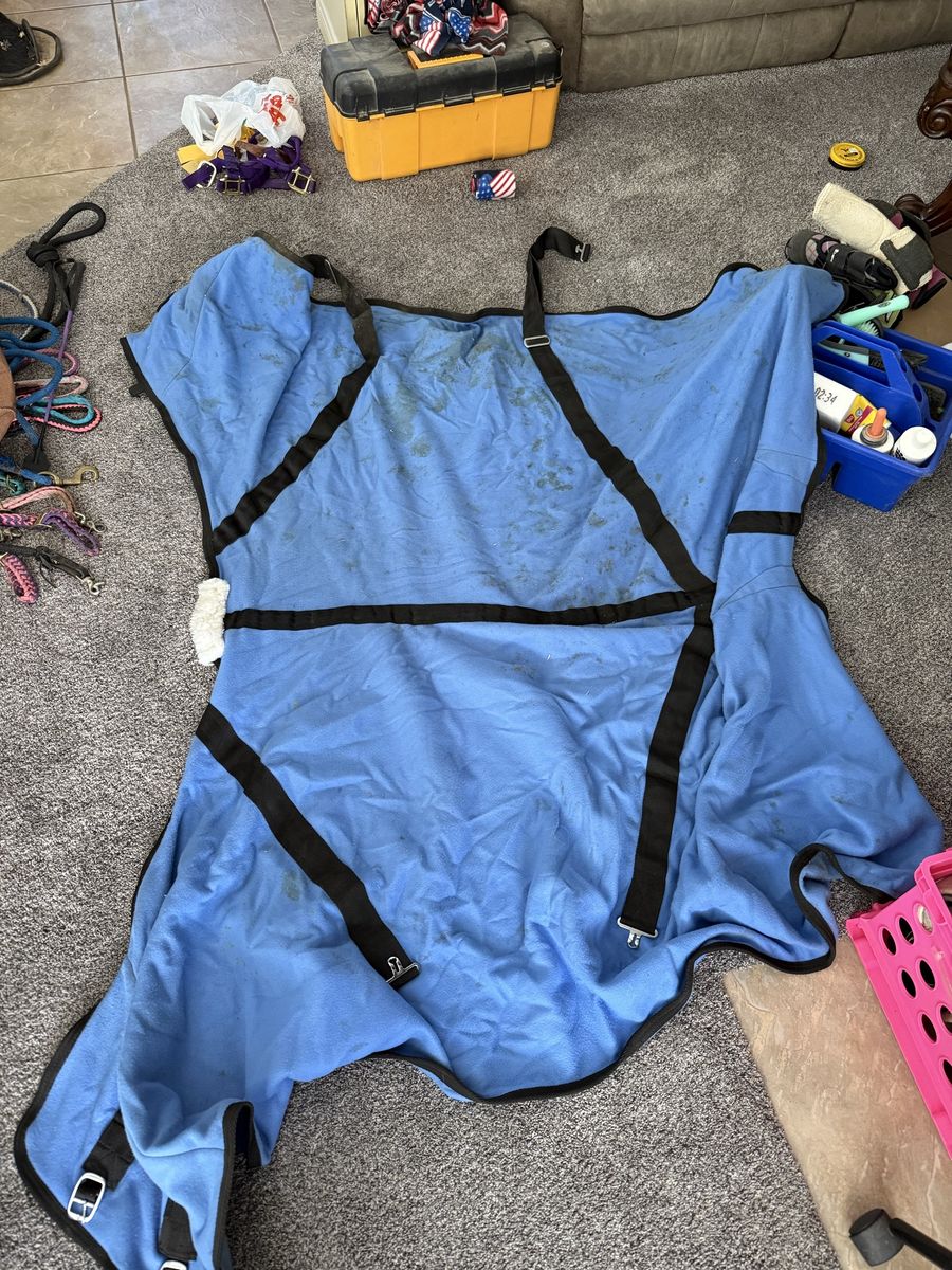 Fleece horse blanket