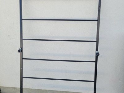 Twin bed trundle frame with wheels