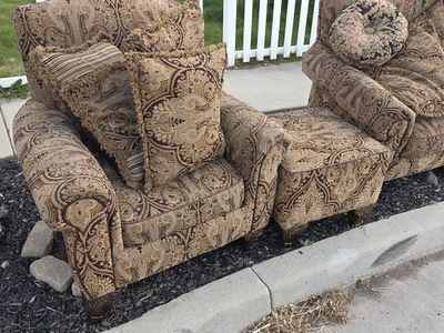 FREE VINTAGE COUCHES