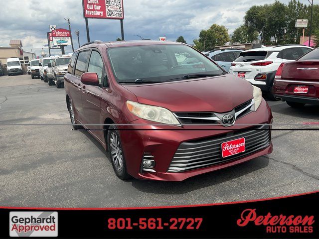 2018 Toyota Sienna XLE 8-Passenger