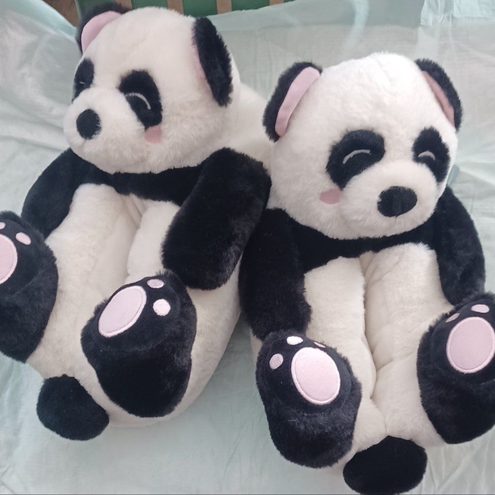 SOFT FLUFFY PANDA BEAR SLIPPERS!