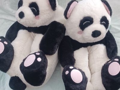 SOFT FLUFFY PANDA BEAR SLIPPERS!