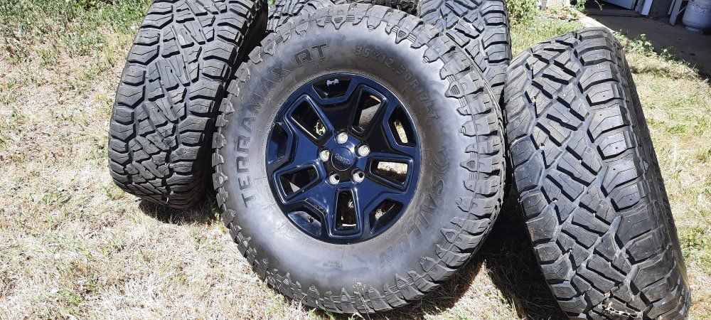 35x12.50r17 Sailun Terramax RT w/Willys Jeep wheel