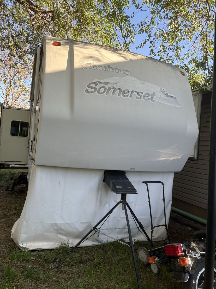 2002 Coachmen Somerset Fifth Wheel